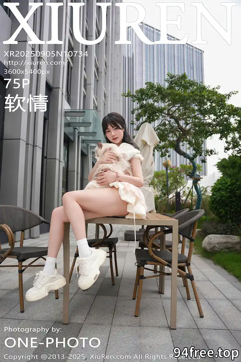 [XiuRen秀人网] NO.10734 模特软情性感浅色连衣短裙配白色腿袜秀翘臀模特撩人诱惑写真 - 就是免费-就是免费