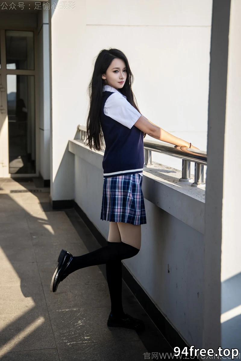 [足愉心] NO.019 果酱（搭配：JK制服、小皮鞋、黑色丝袜、肉色打底裤） [109P+2V-4.42GB]-就是免费