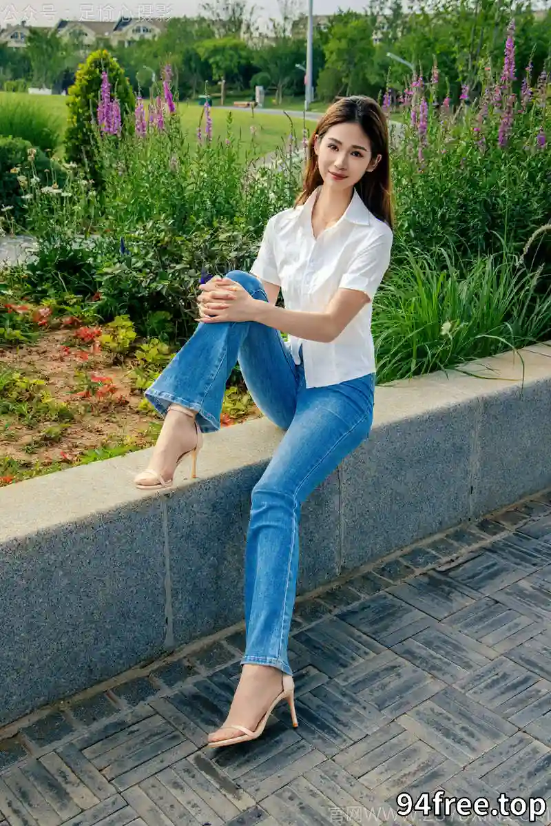 [足愉心] NO.048 沐晴（搭配：白衬衣、牛仔长裤、肉色丝袜、浅色高跟鞋） [105P+2V-4.77GB]-就是免费