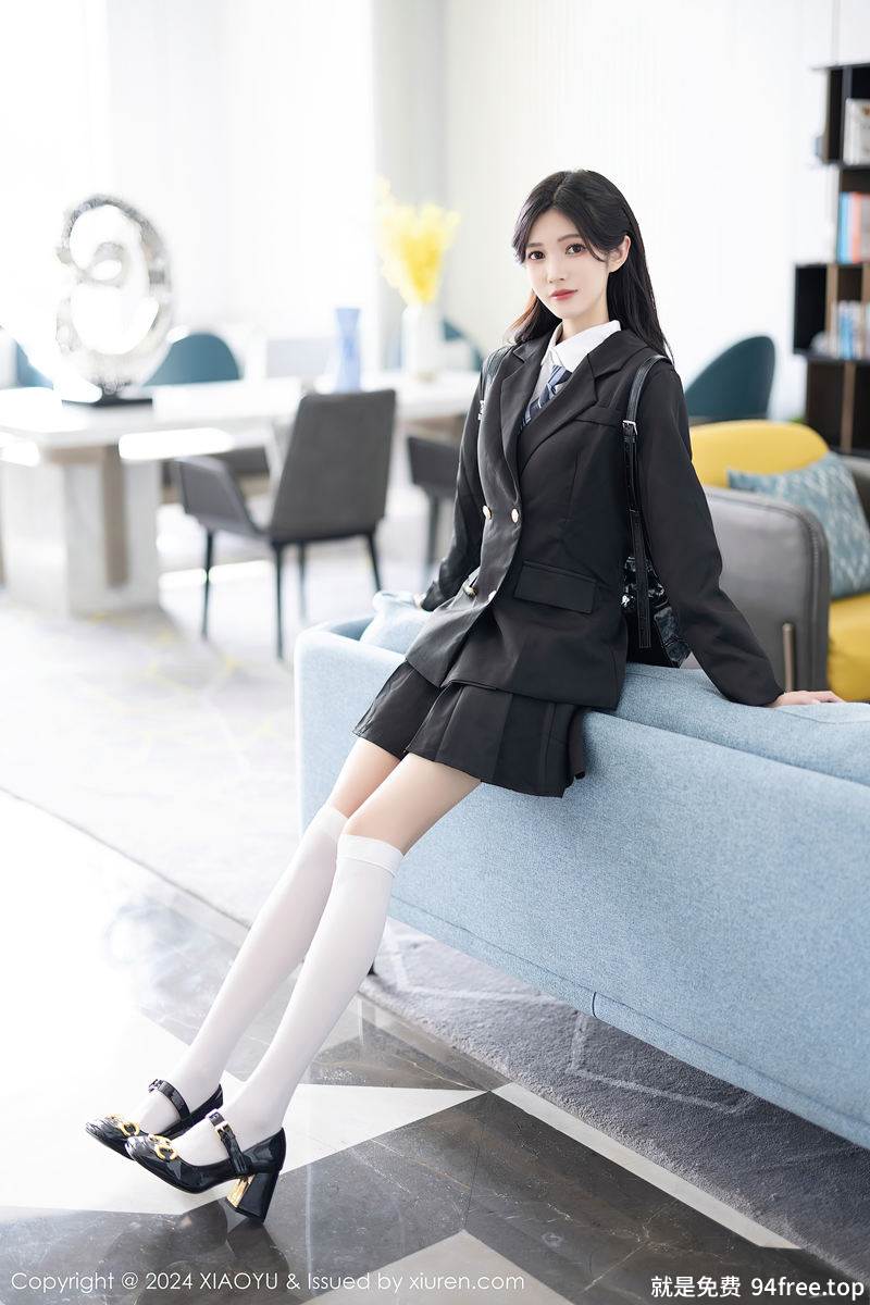 [XiaoYu语画界] Vol.1204 模特程程程性感学妹制服露黑色内衣配白丝袜秀曼妙身姿诱惑写真-就是免费