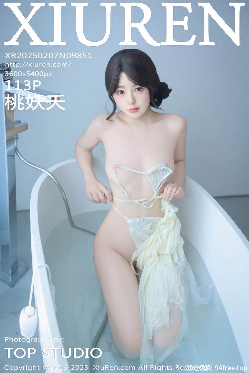 [XiuRen秀人网] NO.9851 模特桃妖夭浴室性感浅色连衣短裙配白丝袜湿身秀惹火身材诱惑写真-就是免费