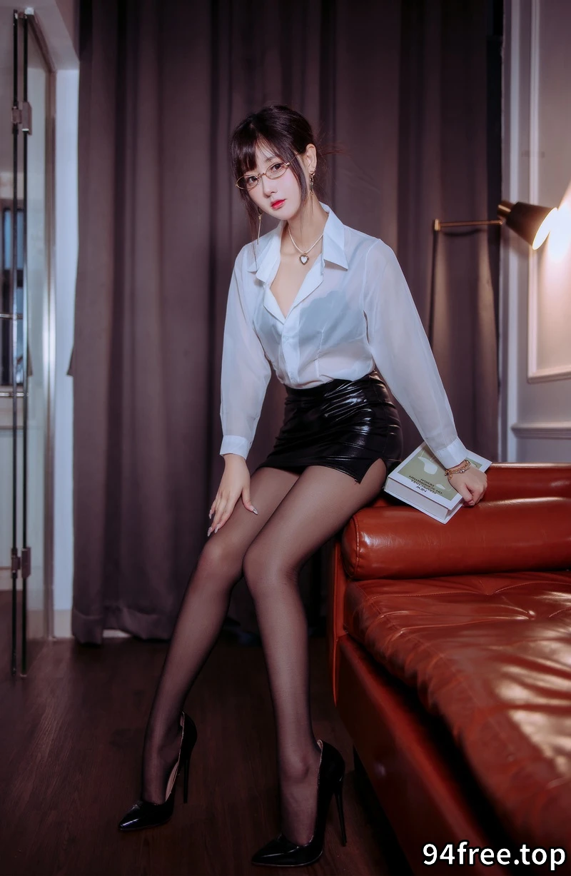 羽生三未 半透皮裙OL [32P-432MB]-就是免费