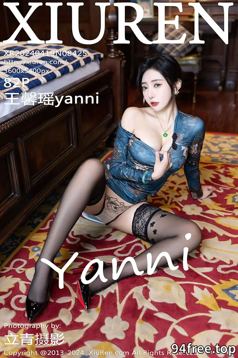 [XiuRen秀人网] No.8425 女神王馨瑶yanni性感蓝色图案旗袍配超薄黑丝秀完美身材迷人写真-就是免费