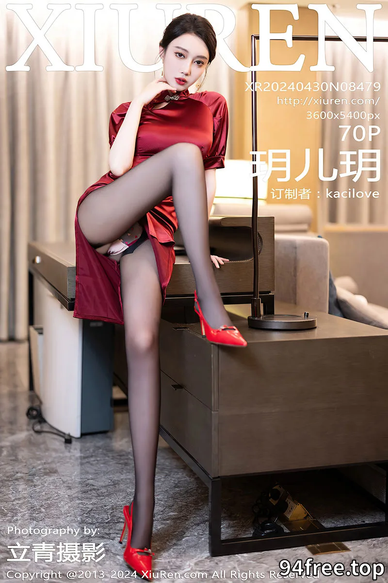 [XiuRen秀人网] No.8479 模特玥儿玥浴室场景性感红色旗袍配开档黑丝秀曼妙身姿诱惑写真-就是免费