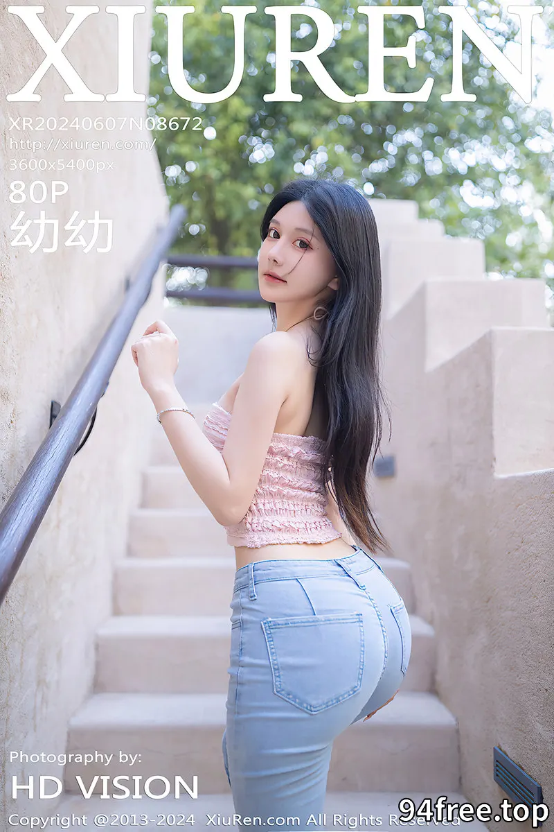 [XiuRen秀人网] No.8672 模特幼幼性感粉色上衣配蓝色牛仔裤半脱秀翘臀美腿撩人诱惑写真-就是免费