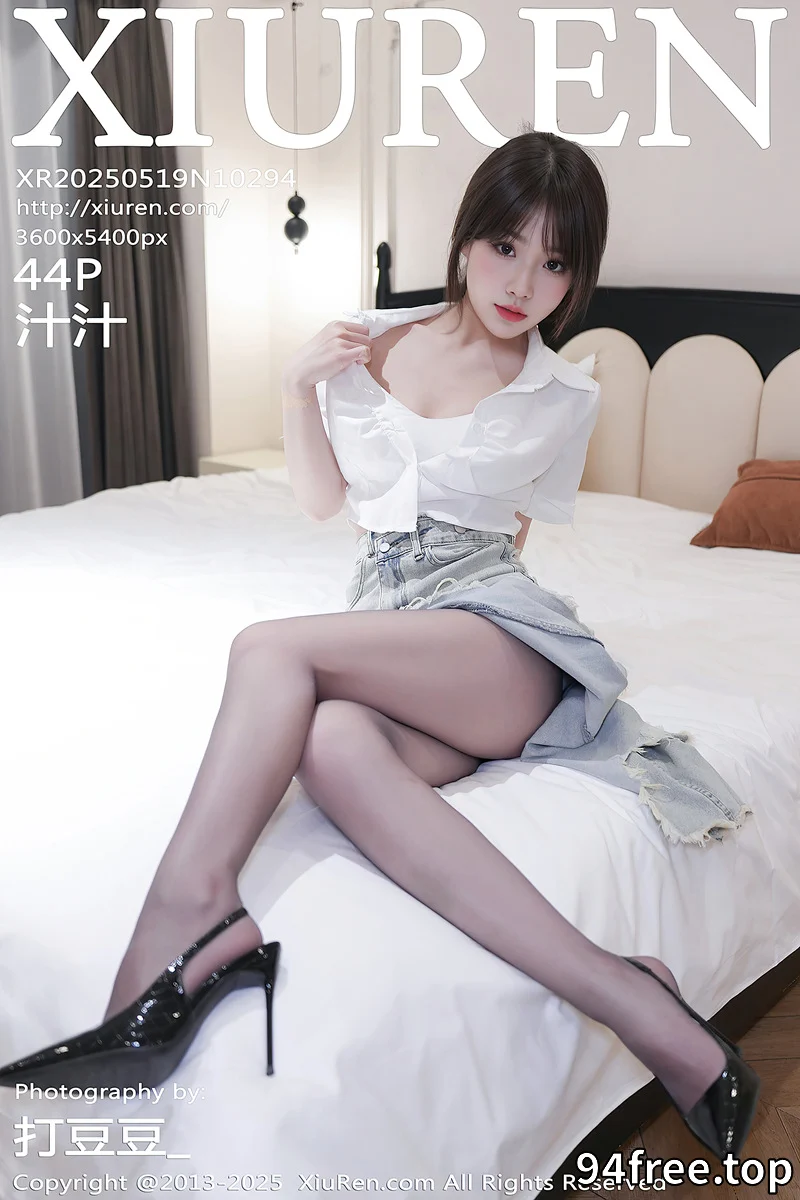 [XiuRen秀人网] NO.10294 模特汁汁性感白T配牛仔短裙露超薄无内黑丝秀惹火身材诱惑写真-就是免费